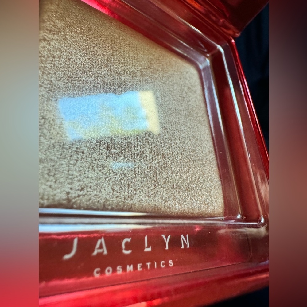 BNIB Jaclyn cosmetics highlighter in Flurries.